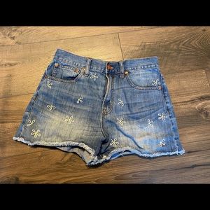 Madewell perfect short with embroidered daisies